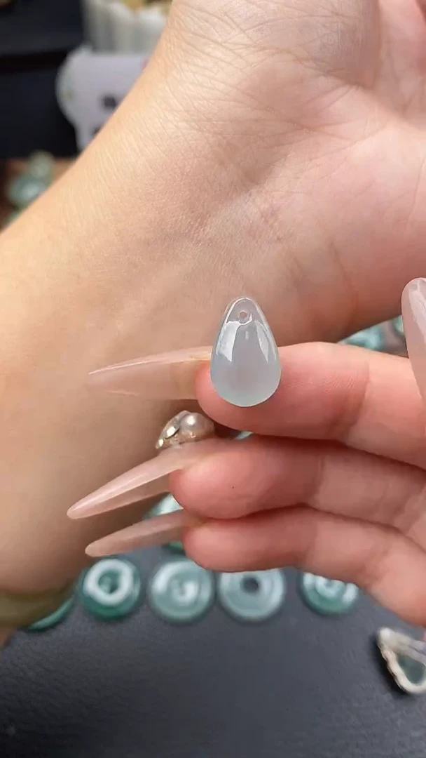 颈饰未镶嵌翡翠水滴