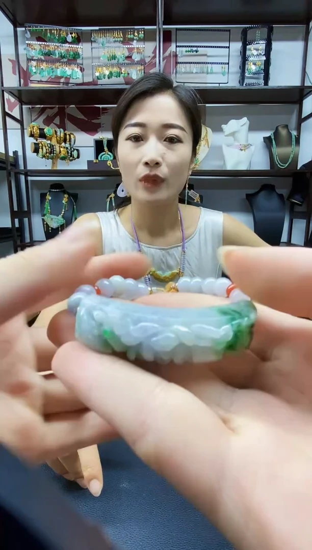 颈饰未镶嵌翡翠手串