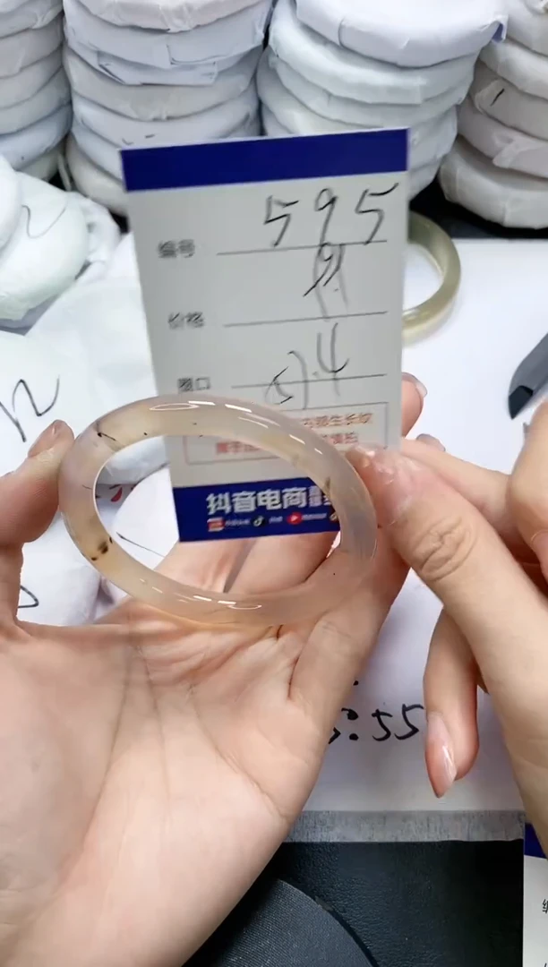 未镶嵌手镯玛瑙/玉髓595