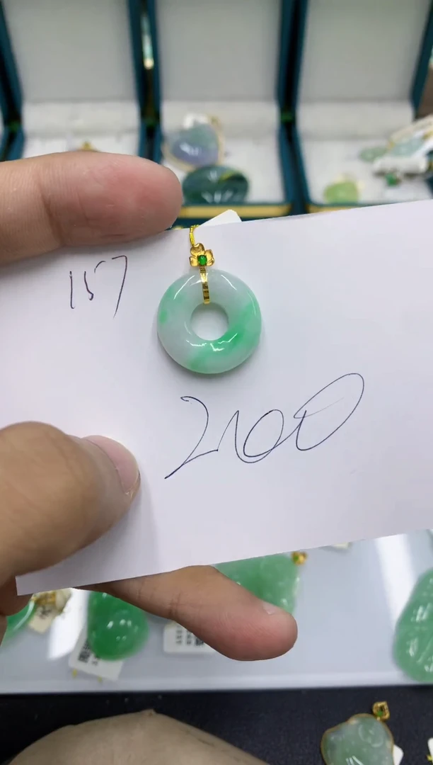 颈饰18K金镶嵌翡翠1111111111