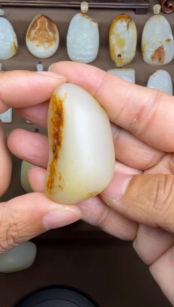 颈饰未镶嵌和田玉蒸**车挂件