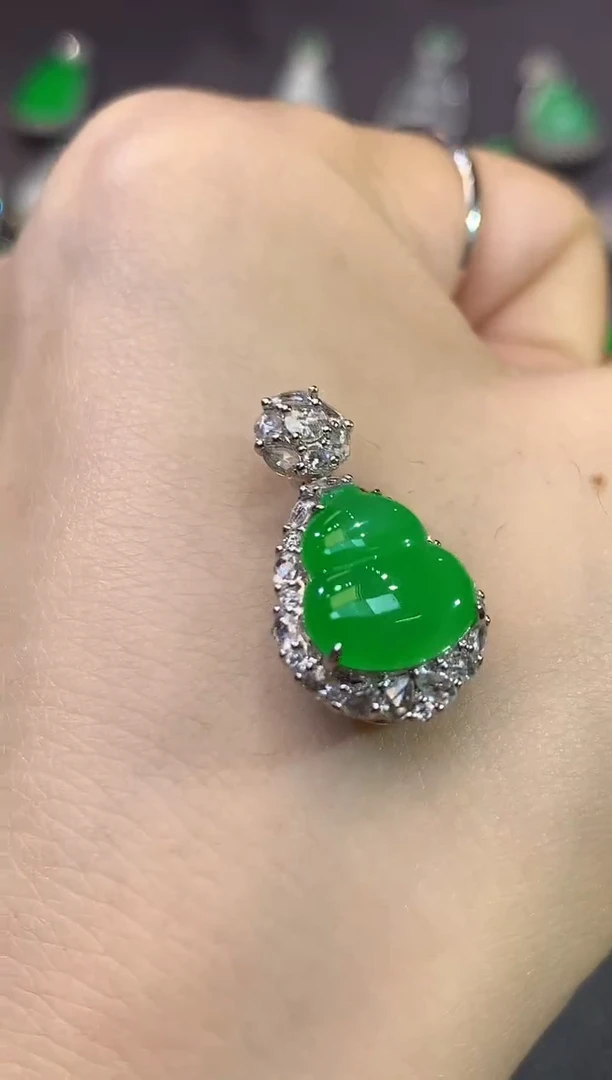 吊坠(不含链)18K金镶嵌翡翠C78