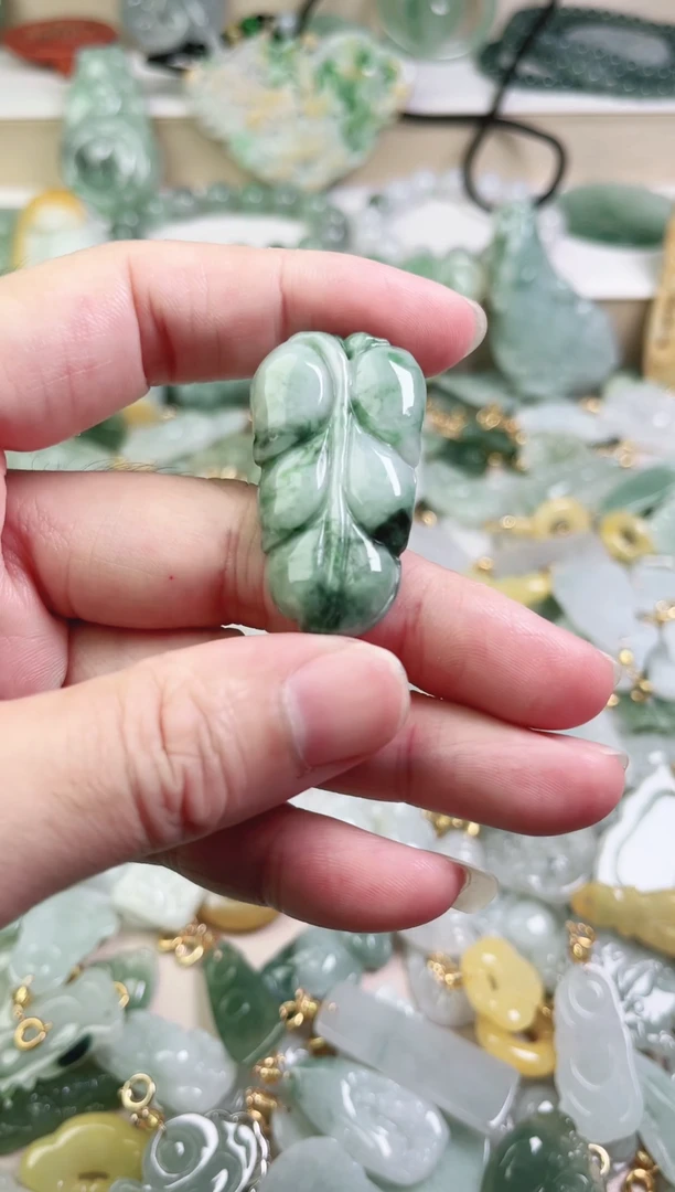 翡翠未镶嵌颈饰131