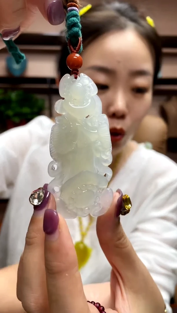 岫玉未镶嵌吊坠·