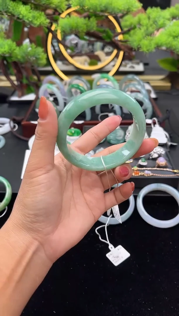 未镶嵌手镯翡翠手镯