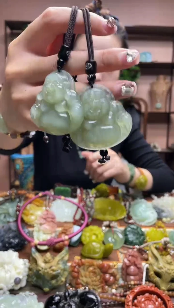 未镶嵌岫玉吊坠多样性发货发其中之一