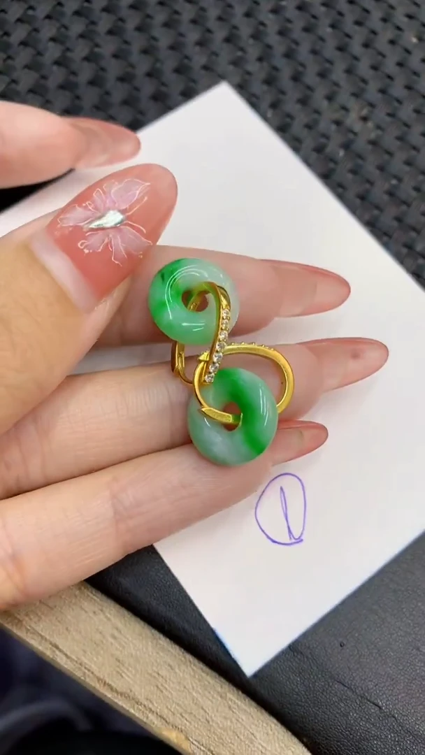 颈饰未镶嵌翡翠1