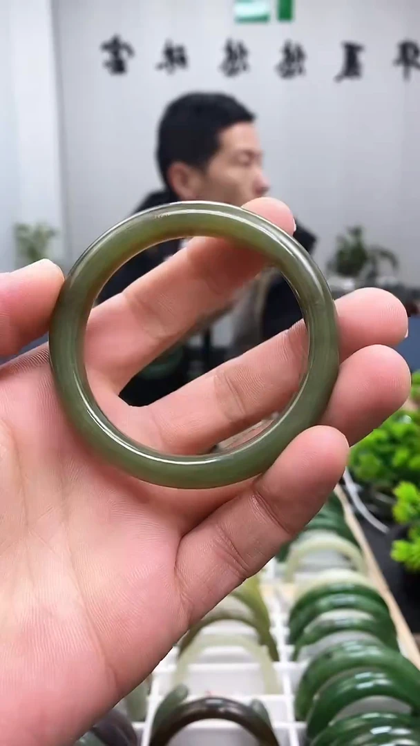 【闪购商品】和田玉手镯未镶嵌52.5