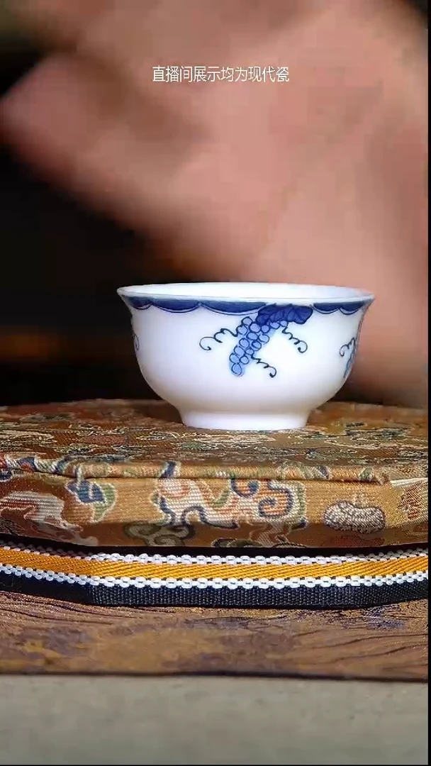 景德镇全手绘高温青花葡萄（微瑕）