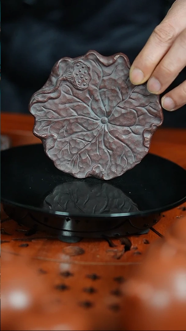 【闪购商品】紫砂茶宠古红泥刻绘荷叶壶承
