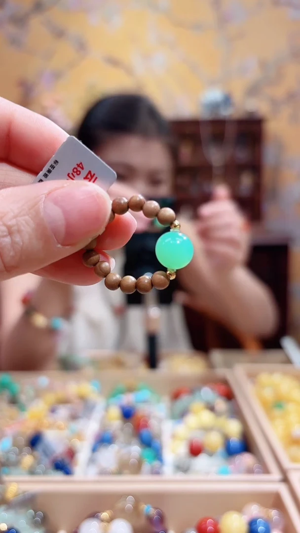 未镶嵌石英质玉戒指戒指