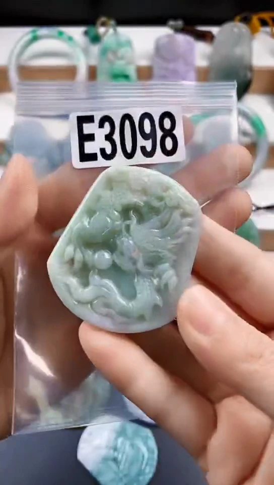 颈饰未镶嵌翡翠天然翡翠吊坠挂件