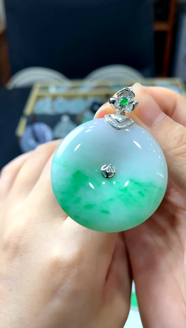 翡翠18K金镶嵌吊坠(不含链)挂件