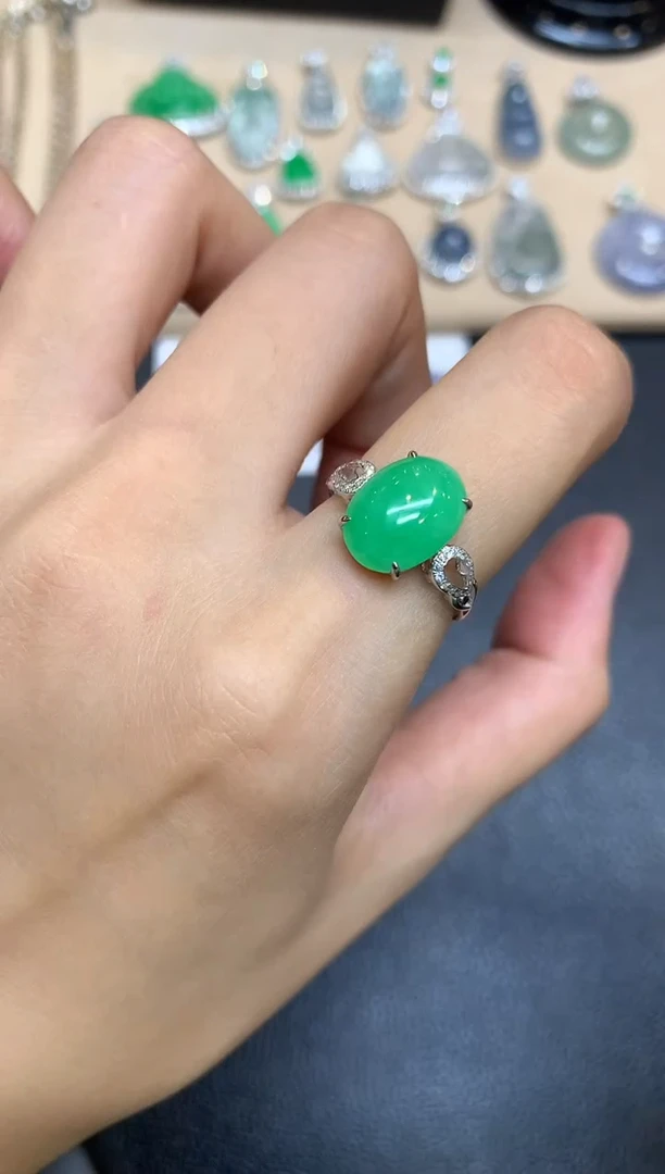 18K金镶嵌戒指翡翠蛋面【无服务费【24小时鉴赏期】