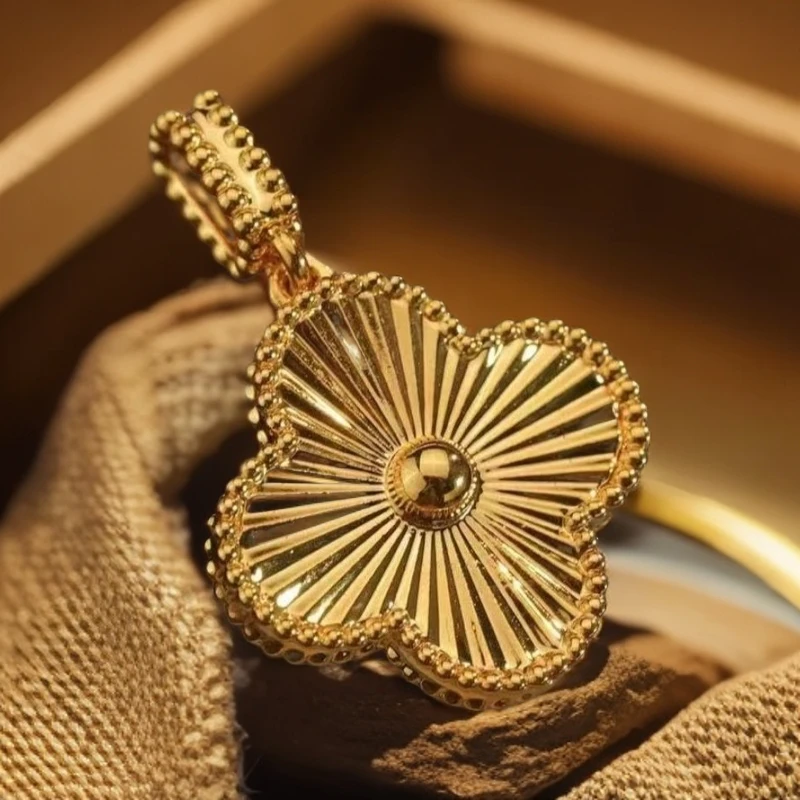 18k金镭射经典四叶草