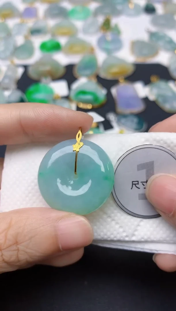 翡翠18K金镶嵌颈饰天然缅甸A货翡翠