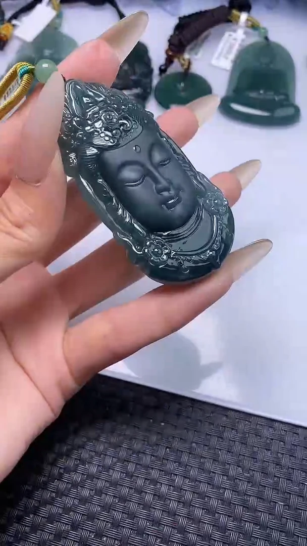 颈饰未镶嵌翡翠