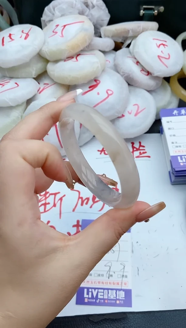 石英质玉手镯未镶嵌6+56.7