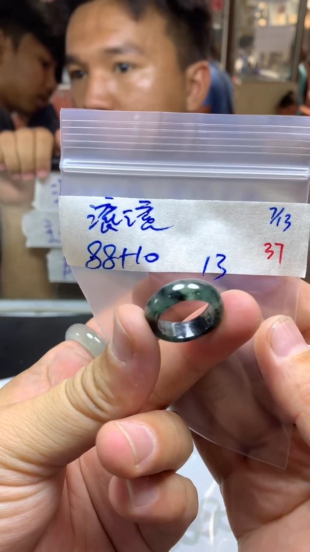 定制翡翠未镶嵌滚*?毛货需精细抛光拍一发一