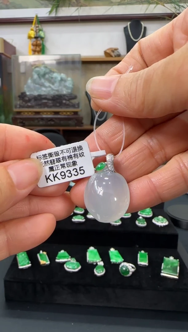 翡翠18K金镶嵌颈饰KK9335桃子