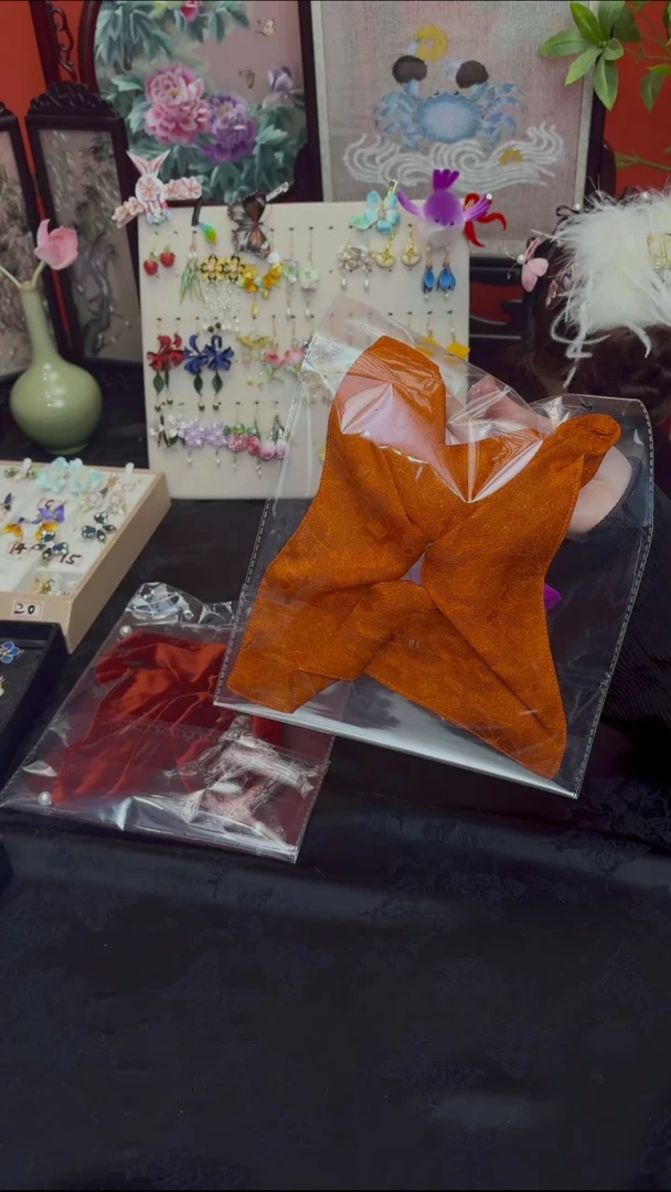 刺绣c****l非遗绒花苏绣饰品