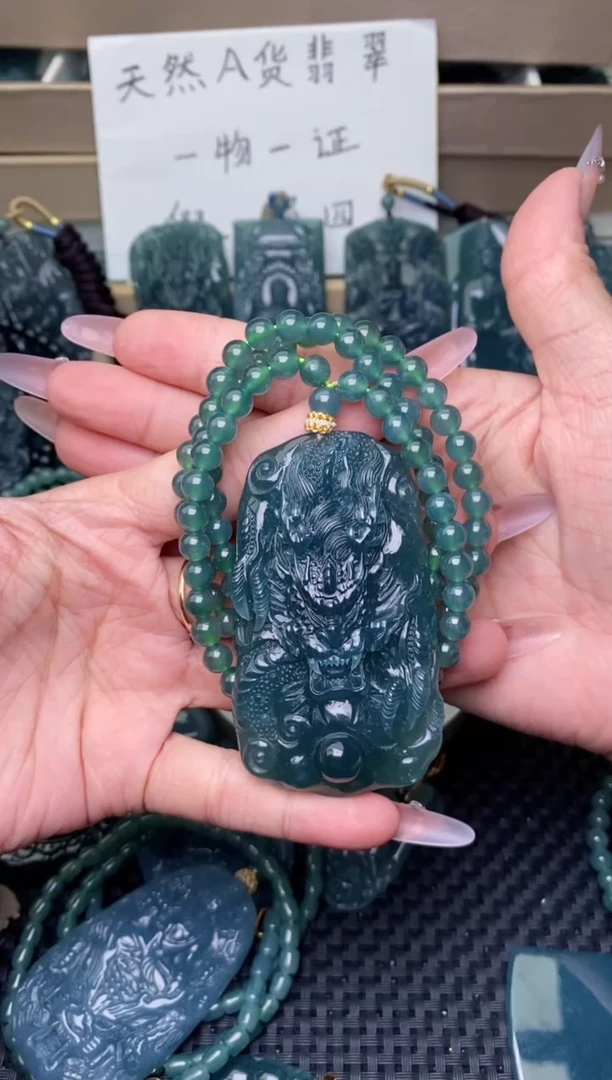 翡翠未镶嵌颈饰