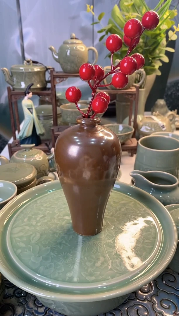 耀州窑微瑕处理紫金釉小梅瓶  1个