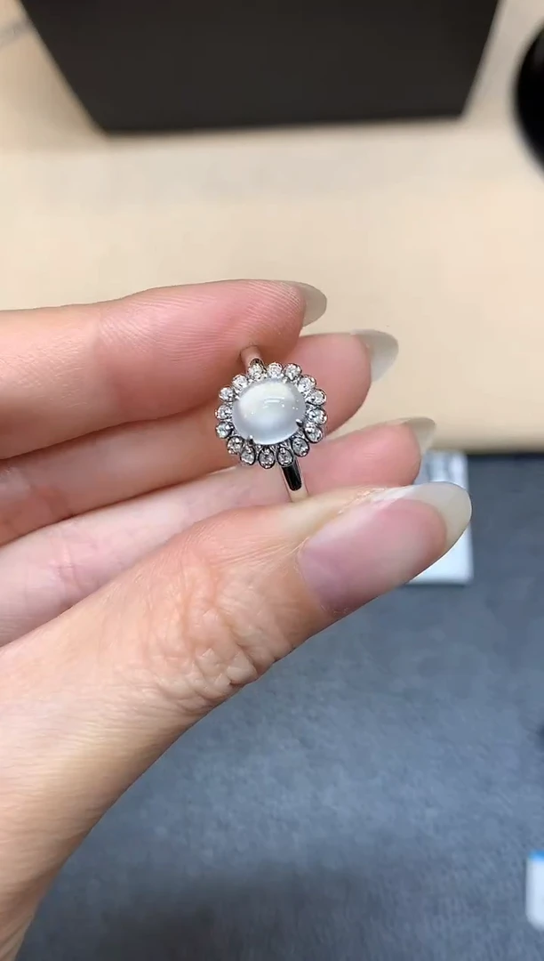 18K金镶嵌戒指翡翠蛋面【无服务费