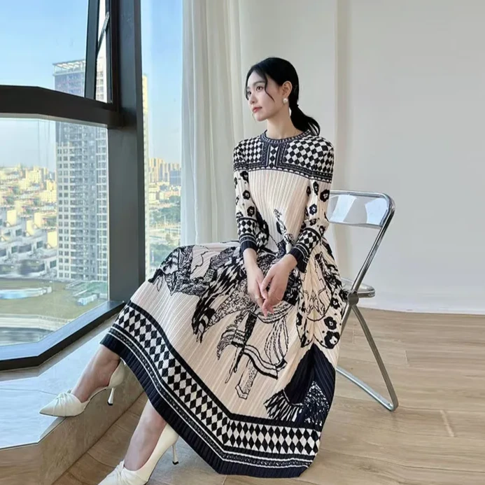 新中式2025春季新款印花宽松褶皱连衣裙中长款圆领长袖时尚气质