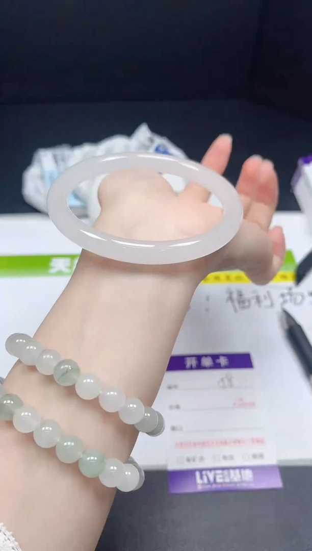 石英质玉手镯未镶嵌058-6465