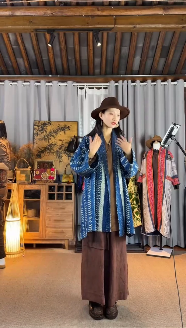 彩****豆设计师款蓝白刺子绣中长外套