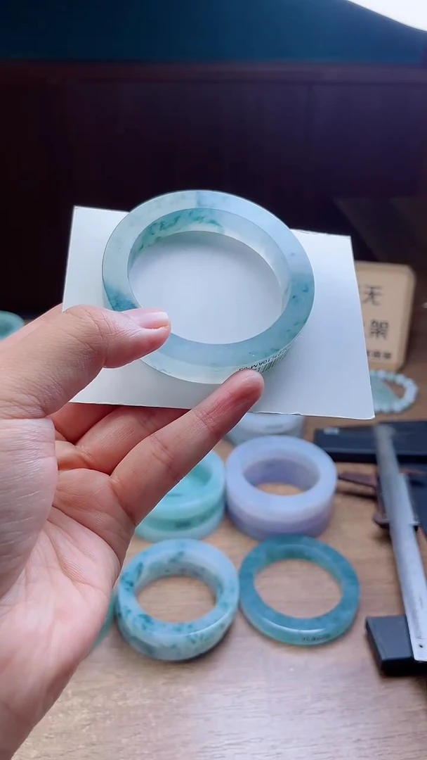 定制翡翠手镯未镶嵌定制