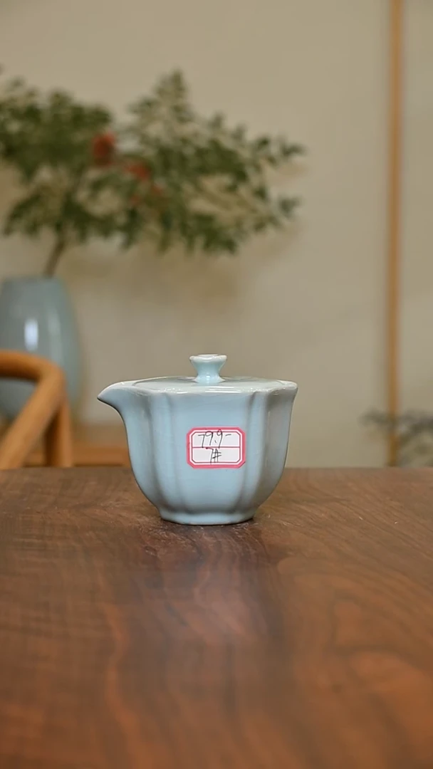 7#六方手抓壶 天青 微瑕 朱家汝窑款