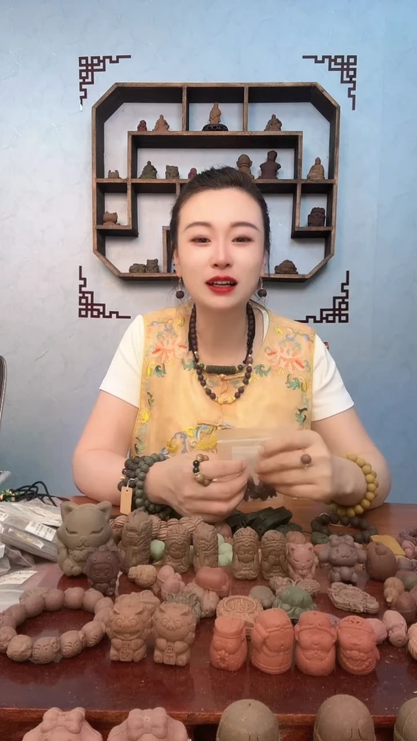 泥塑花蕊夫人小鹿2个