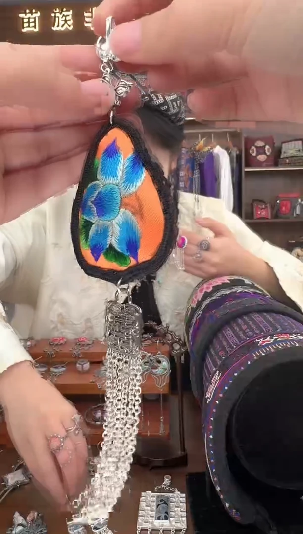 【闪购商品】织绣扶光苗绣传承111