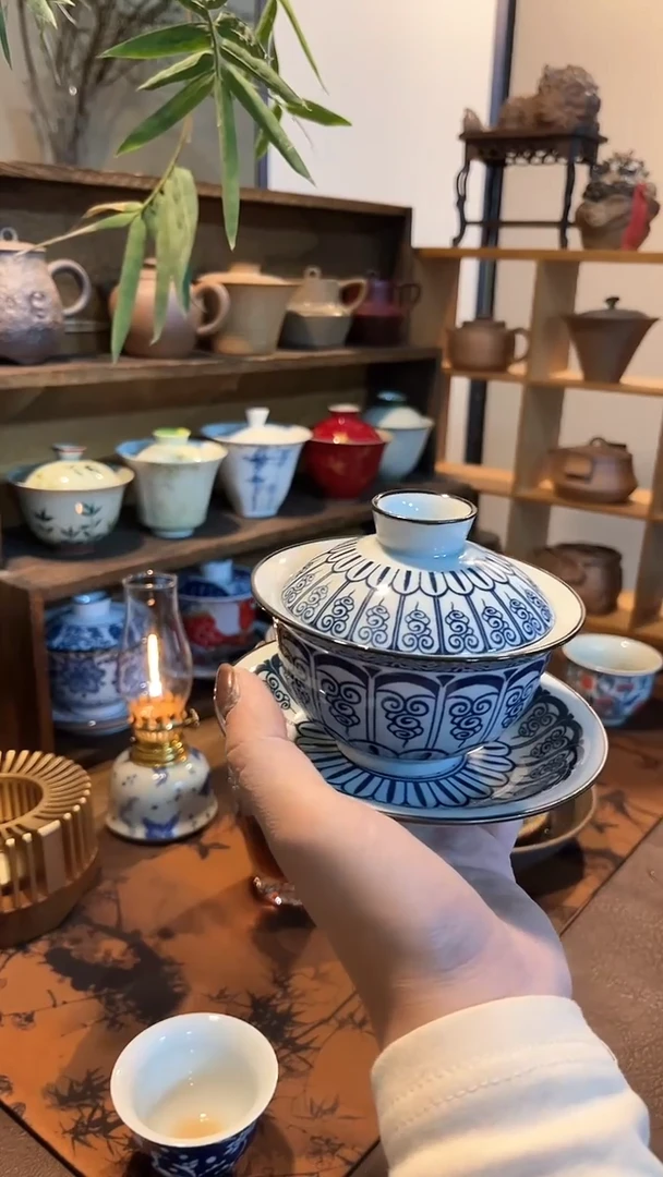 【闪购商品】其他青花卷草纹三才盖碗