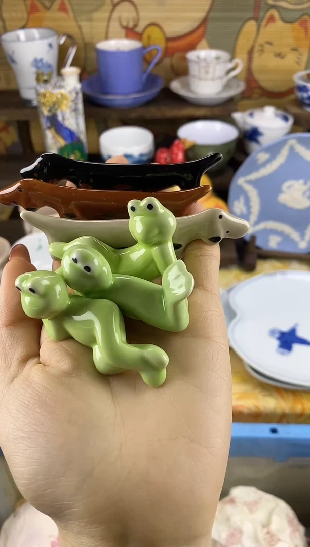 瓷片呱呱汪汪筷置3只