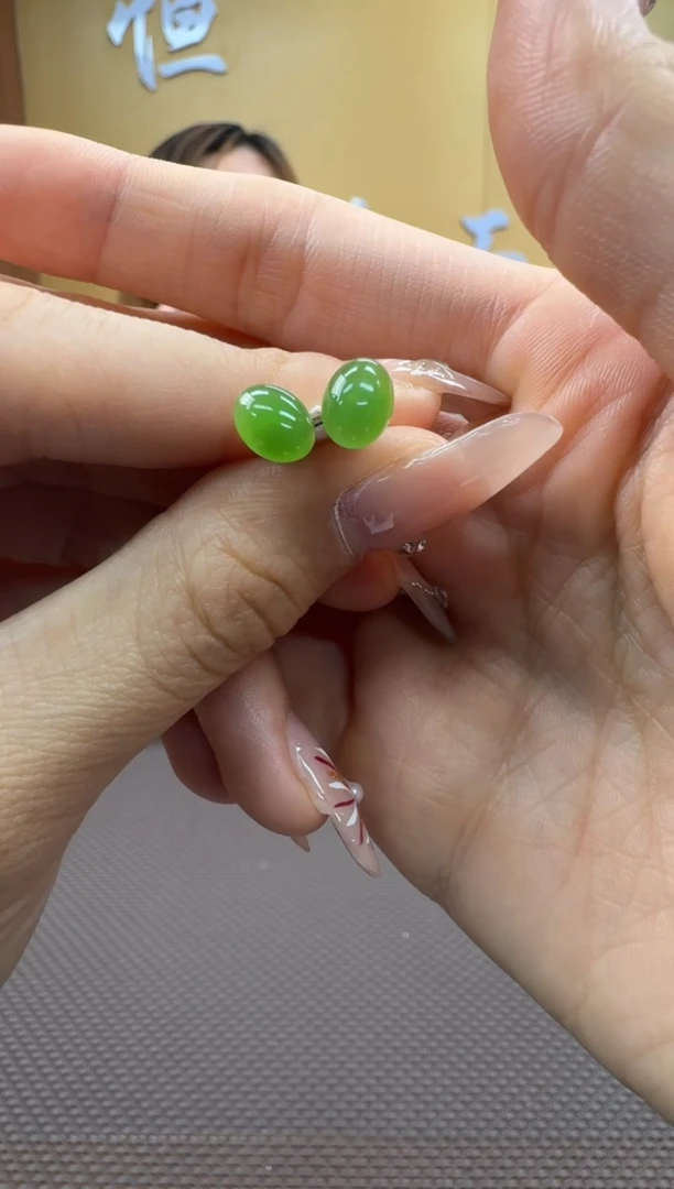 【闪购商品】和田玉耳饰18K金镶嵌一对