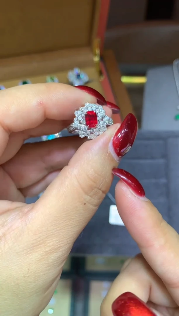 18K金镶嵌戒指红宝石1.01ct