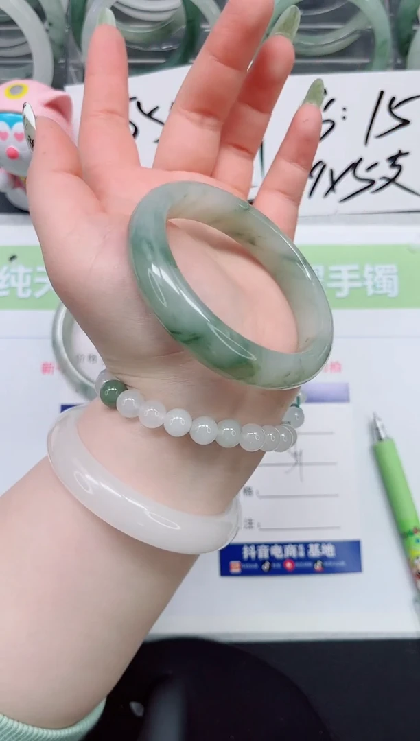 【闪购商品】石英质玉手镯未镶嵌c59