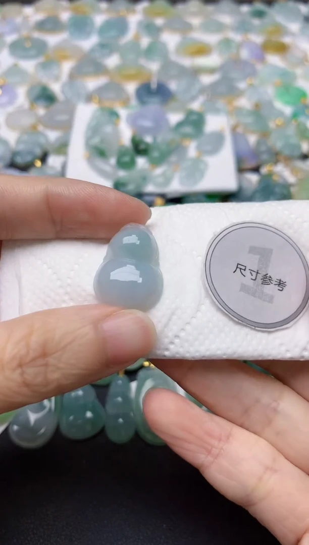 翡翠未镶嵌颈饰天然缅甸A货翡翠