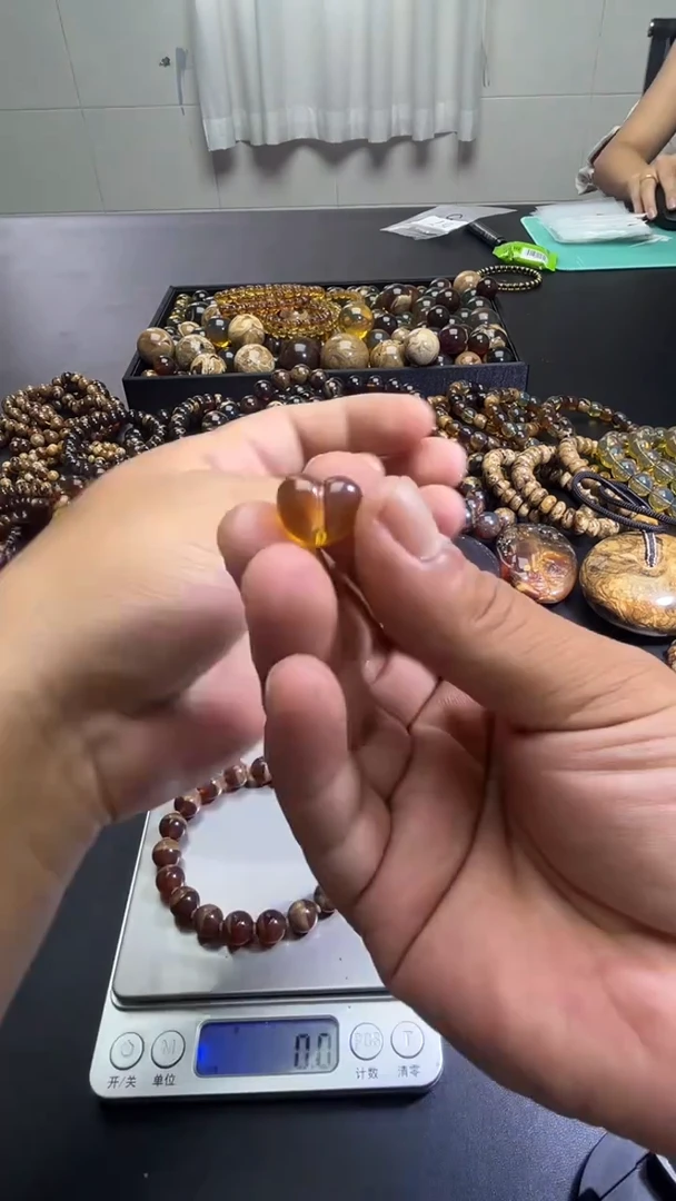 未镶嵌琥珀裸石57