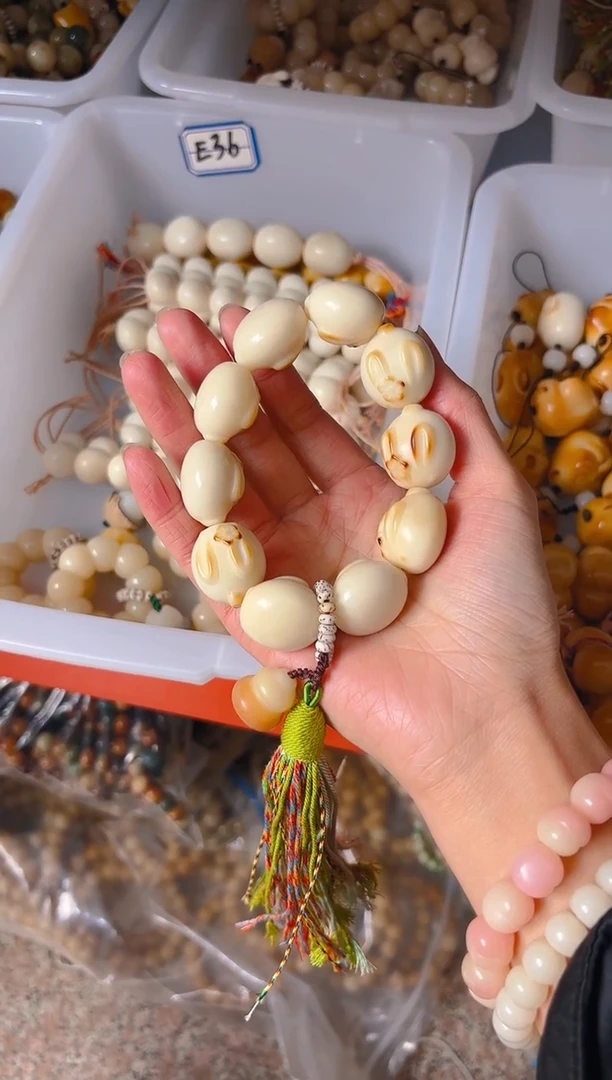 吊坠菩提根/象牙果馒头兔手持