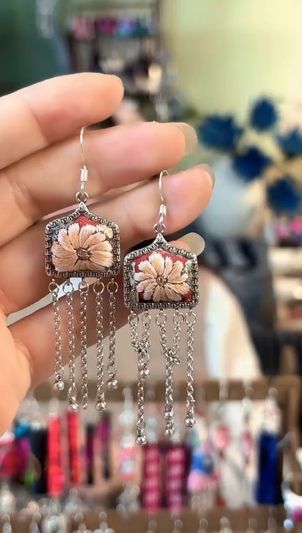 彩云南阁非遗老绣饰品534*