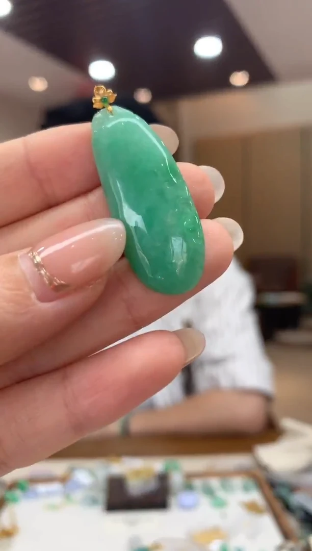 吊坠(不含链)18K金镶嵌翡翠飞*?福瓜