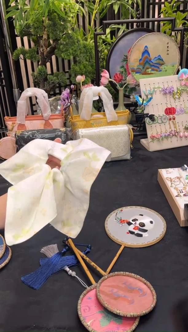织绣猫***爱非遗苏绣手工饰品