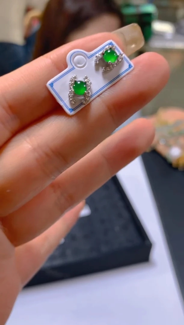 未镶嵌翡翠耳饰多样性发一