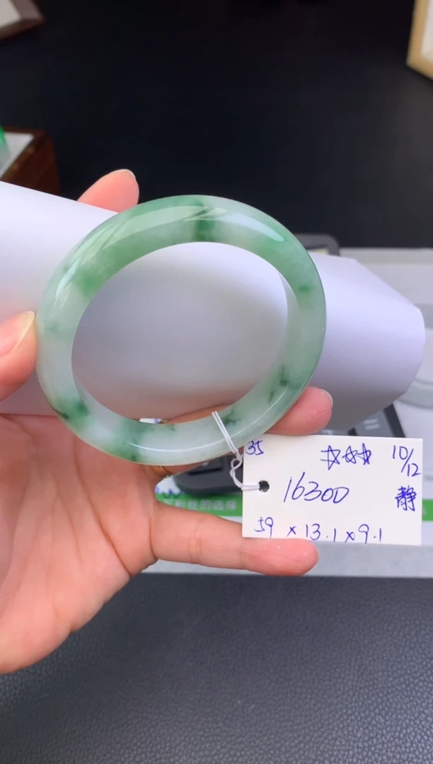 未镶嵌手镯翡翠假一赔三   手镯