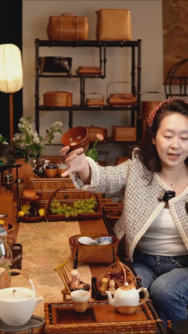 褐雕云纹碗