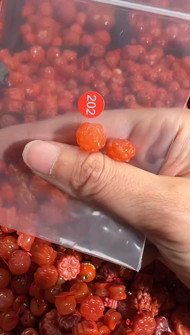 南红玛瑙未镶嵌颈饰1